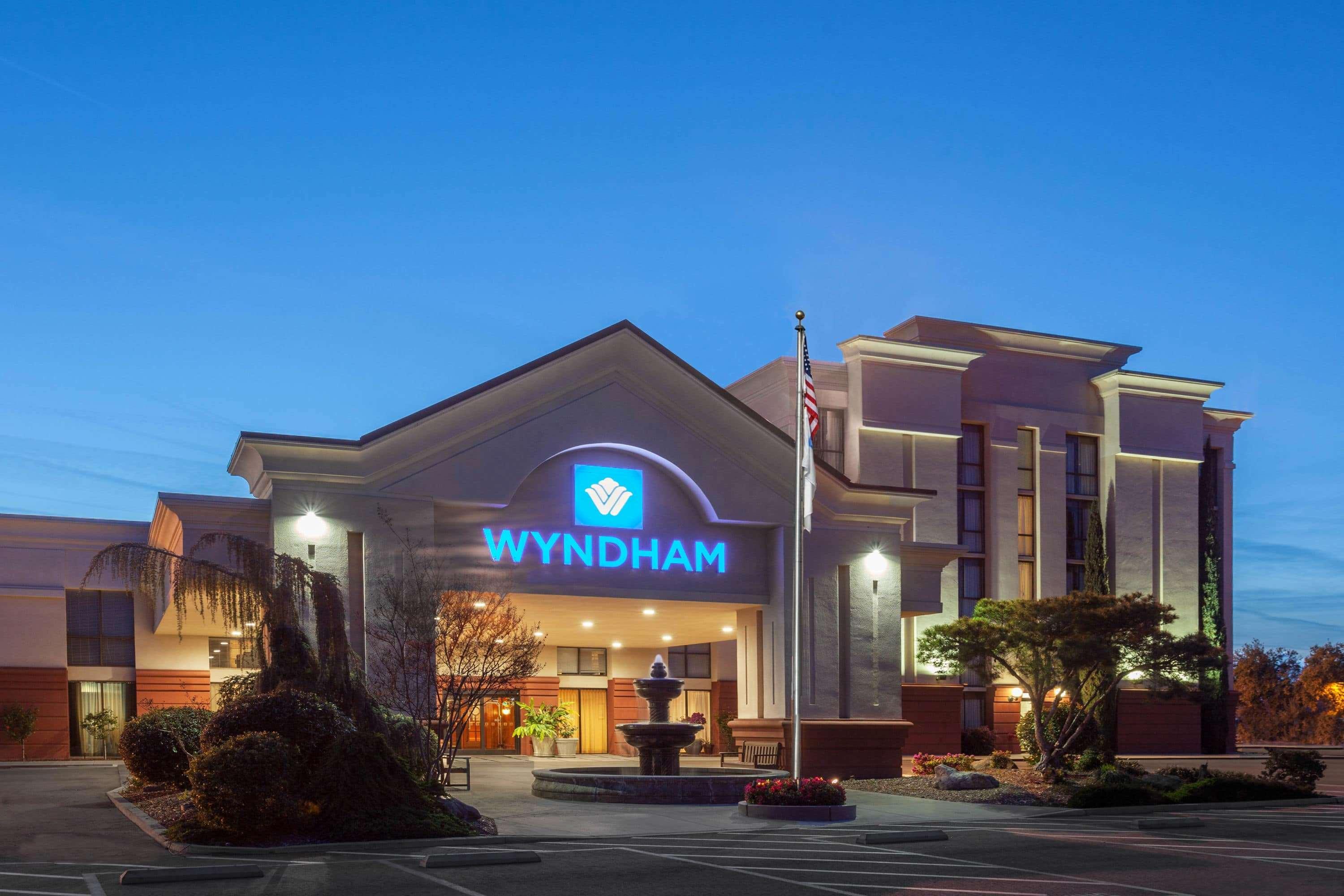 Отель Wyndham Визалия Экстерьер фото