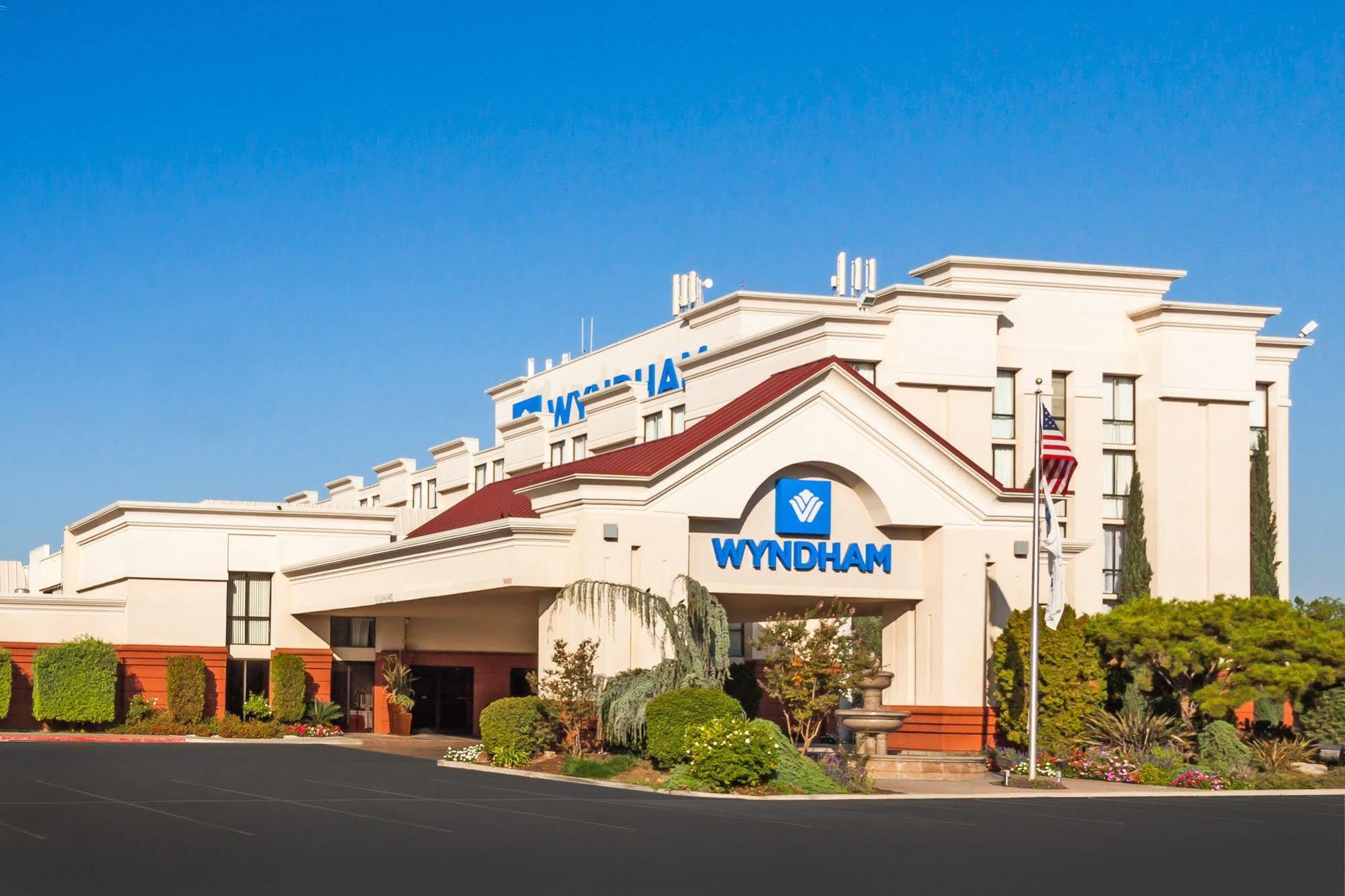 Отель Wyndham Визалия Экстерьер фото